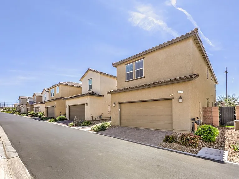 2648 Montesilvano Pl — Photo 45