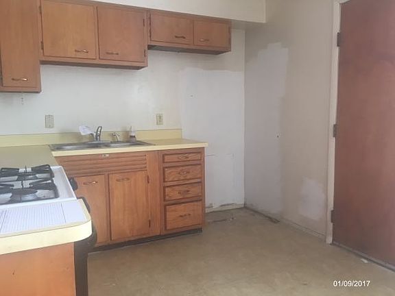 2nd image of 1202 Sylvan Ln