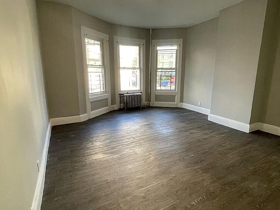 3rd image of 136 Hawthorne Ave APT 1