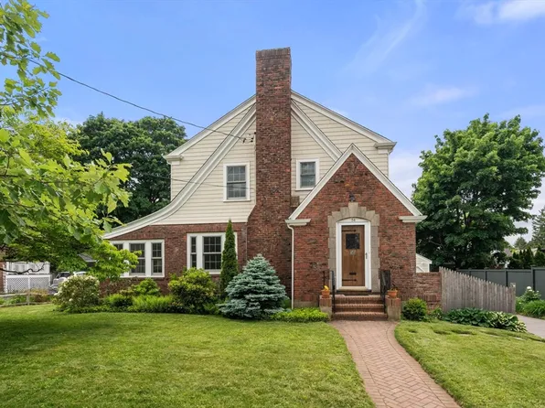 34 Pleasant St W, Newton, MA 02459