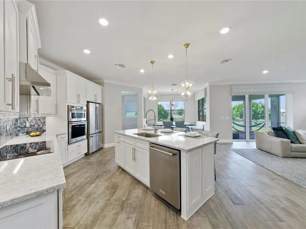 4534 Greenway Dr, Hollywood, FL 33021