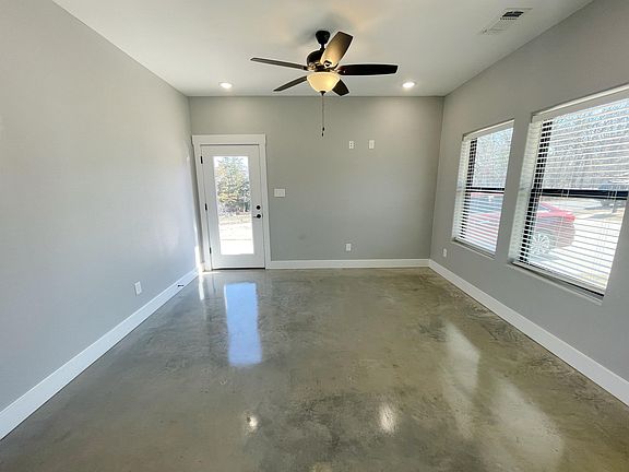 2nd image of 1213 Oak Dr Unit 107