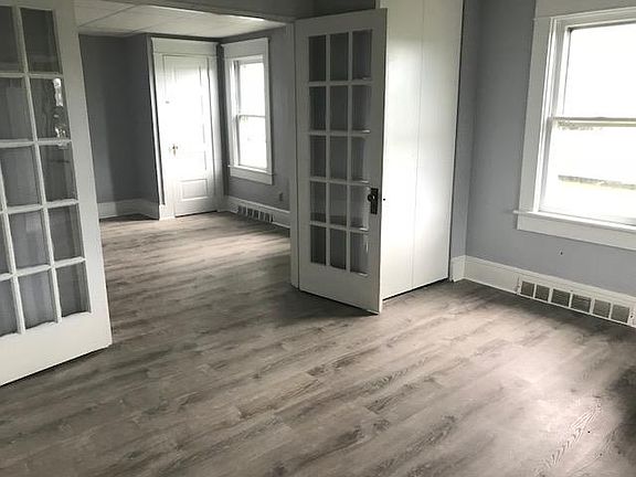 5th image of 510 Elmhurst Ave #1