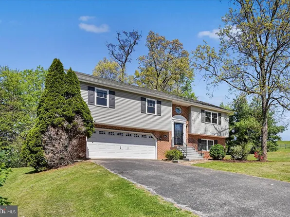 301 Larkin Dr, Red Lion, PA 17356