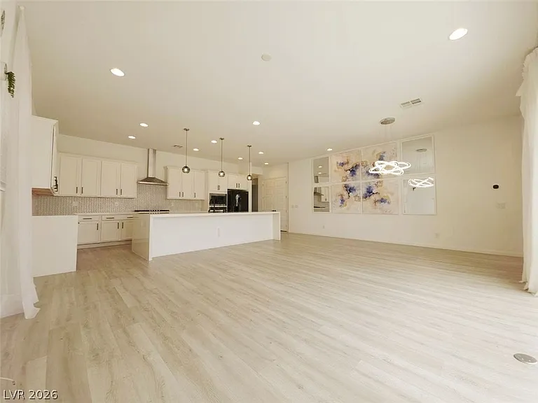7562 Desert Rhyolite St — Photo 2