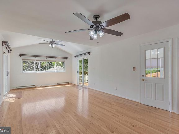 5th image of 219 Coronet Dr
