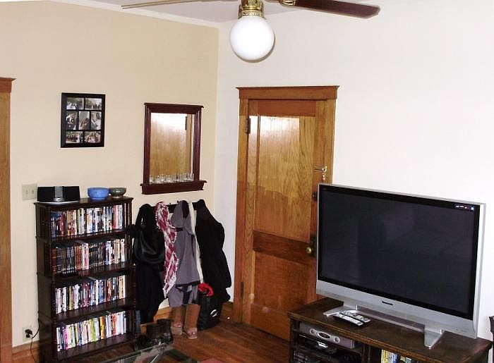 1st image of 903 W Diversey Pkwy APT 2