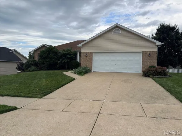 1703 Jacobs Pillow Dr, Saint Peters, MO 63376