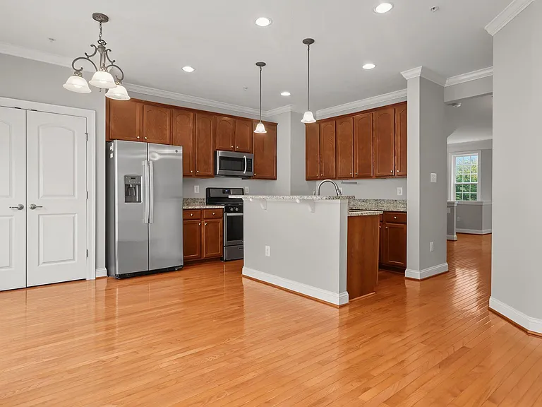 643 Pullman Pl — Photo 8