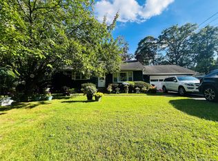 250 N Country Rd, Pt Jefferson, NY 11777