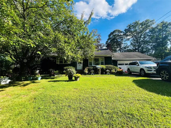 250 N Country Road #Single Family, Port Jefferson, NY 11777