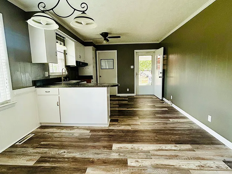 104 Oak Knoll Dr — Photo 3