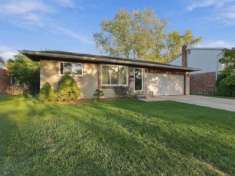 15377 Vivian St, photo 3