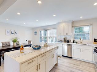 17 Old Riverhead Rd W, Hampton Bays, NY 11946