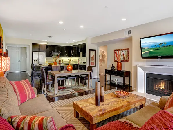 10878 Bloomfield St #208, Toluca Lake, CA 91602