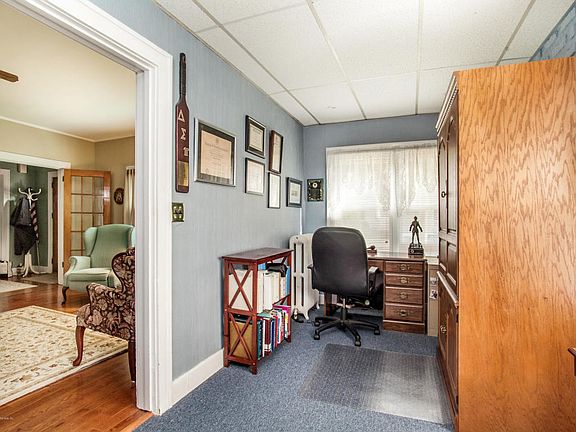 5th image of 90 Pelton Ave