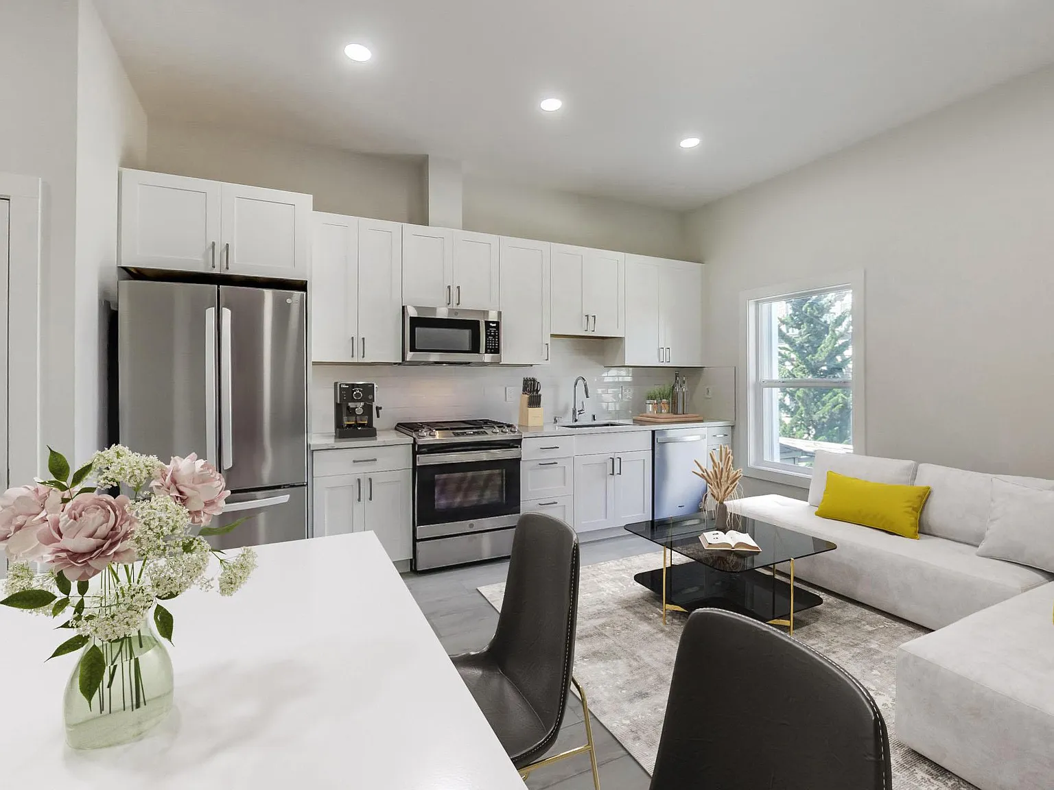 4 bed, 1400 sqft, $6,300 — Photo 1