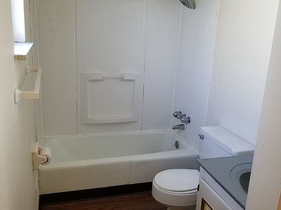 3rd image of 634 Collins Ave Floor 3