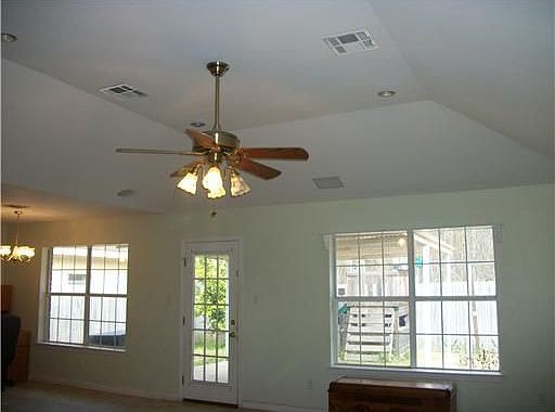 3rd image of 612 Magnolia Ave
