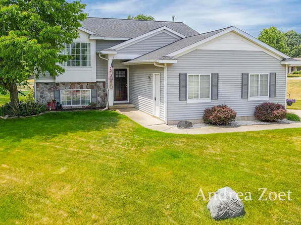 401 Peach Ct, Wayland, MI 49348