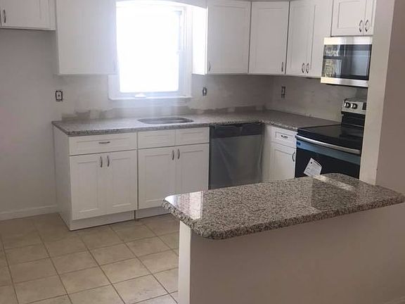 3rd image of 68 Northumberland Dr