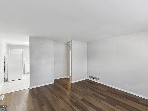 5th image of 61 Pine St NE