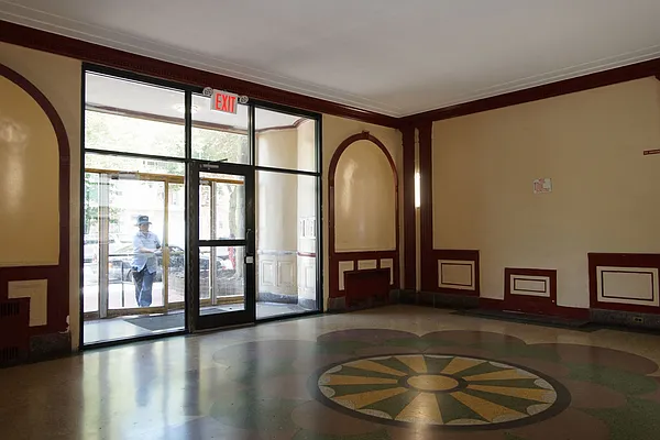 Rented by Norman Raindel, LREB | media 79