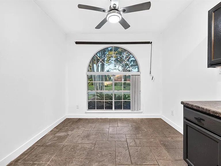 18610 Autumn Hills Dr — Photo 21