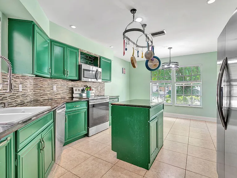 1225 Arapaho St — Photo 1