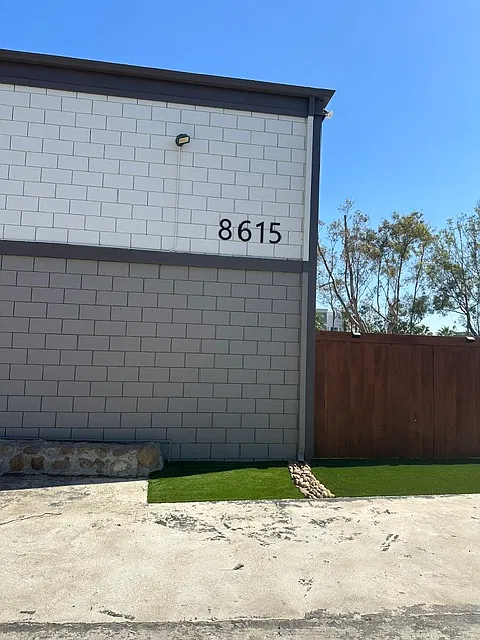 8615 Mellmanor Dr — Photo 2