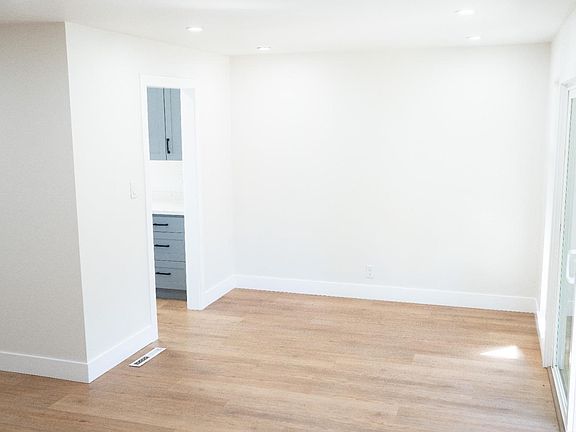 4th image of 3545 OXFORD Street