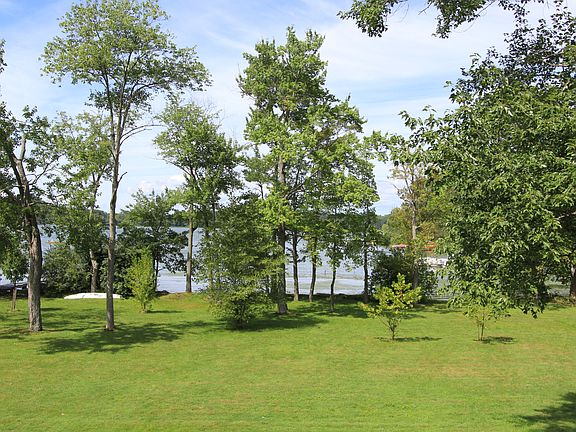 2nd image of 4 Memorial Dr #4