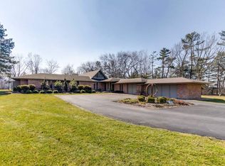 1579 Conway Rd, Lake Forest, IL 60045