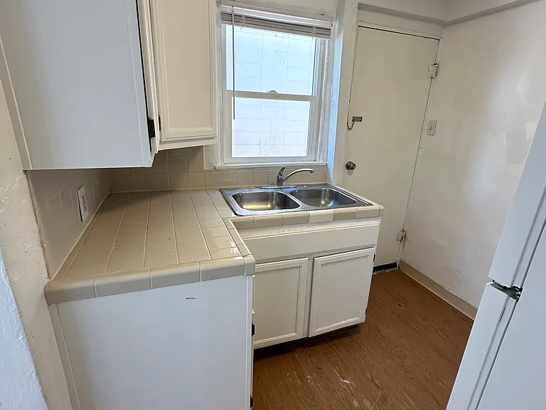 215 N Orchard Ave #5 — Photo 7