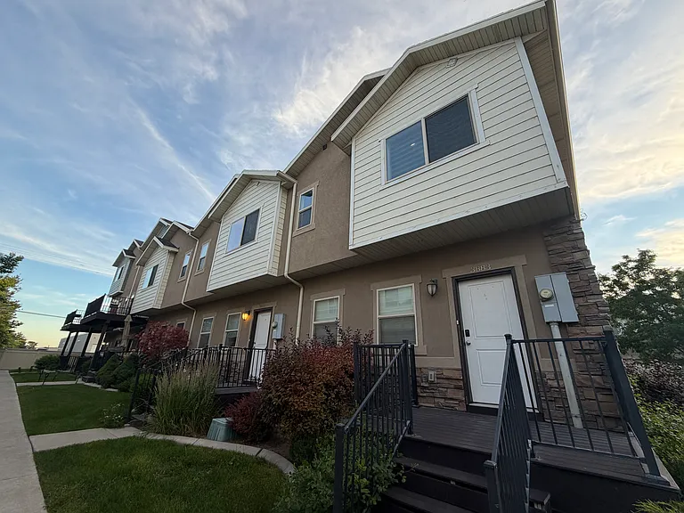 3885 S 1630 W — Photo 2