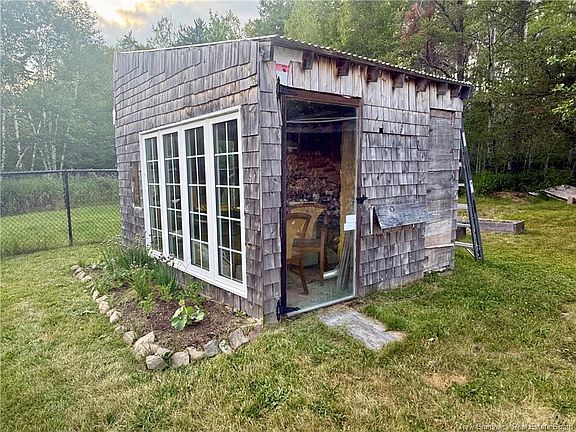 2nd image of 1567 Beaverbrook Rd