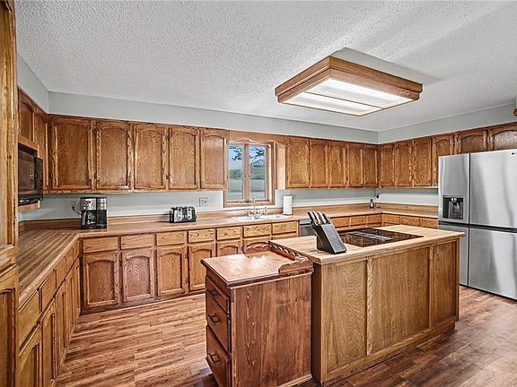 5th image of 2105 NE Porter Rd