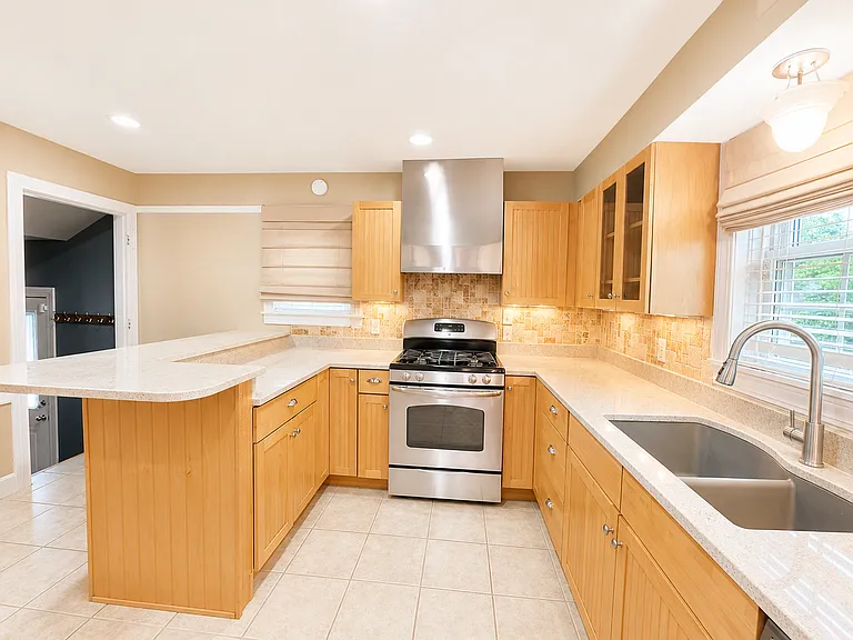 414 Cornell Pl — Photo 12