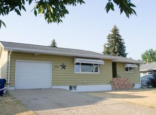 206 4th St NW, Beulah, ND 58523