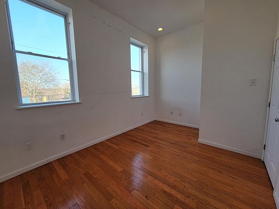 4th image of 2125 N 15th St #2