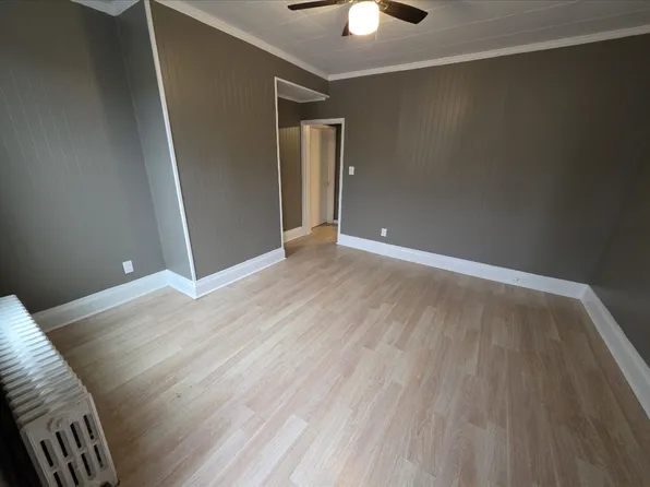 121 Mulberry St, New Eagle, PA 15067
