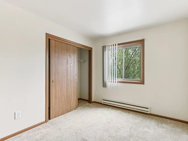 Woodfield Heights Apartments — Photo 34