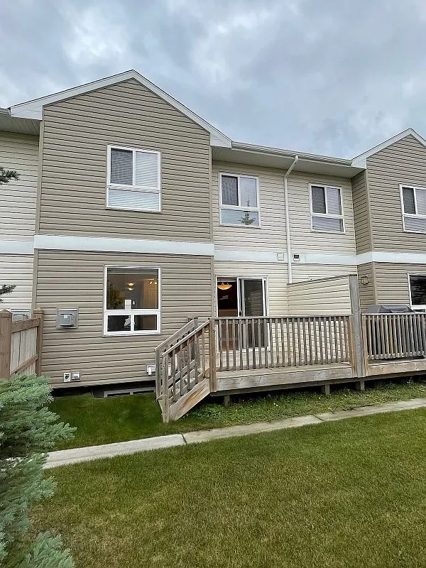 3 Bedroom Townhome with Attached Garage — Photo 3