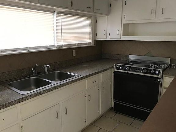 3rd image of 1407 E Bougainvillea Ave