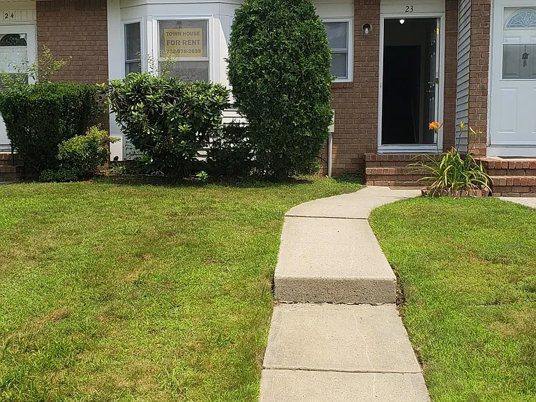 Dogwood Ct — Photo 1
