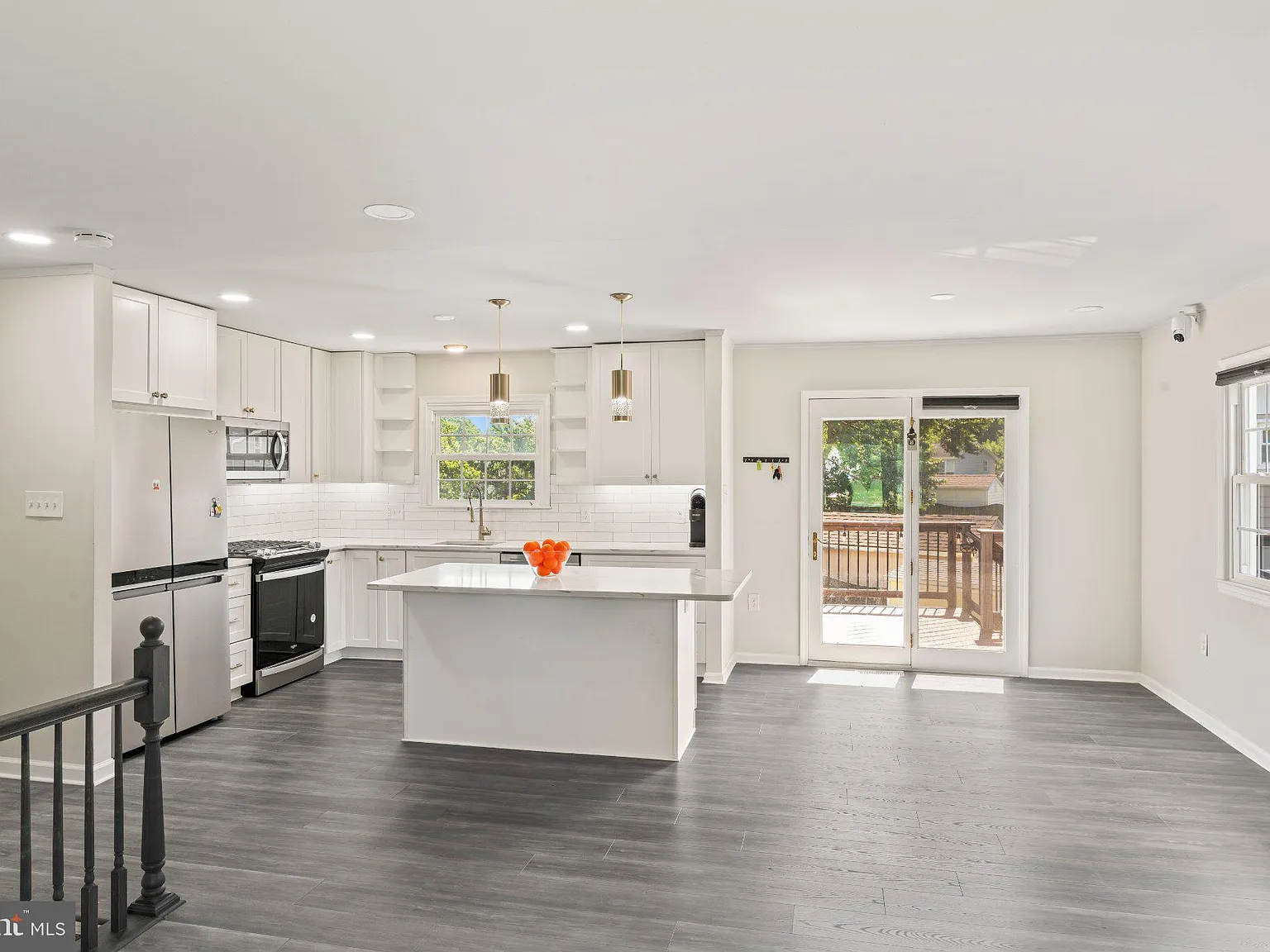 4 bed, 2.0 bath, 2454 sqft, $3,750 — Photo 4