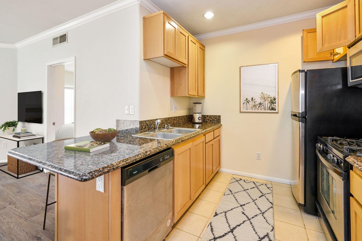 BREAKFAST BAR