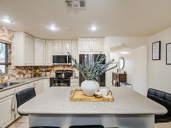 5th image of 349 W SETTLERS Trail