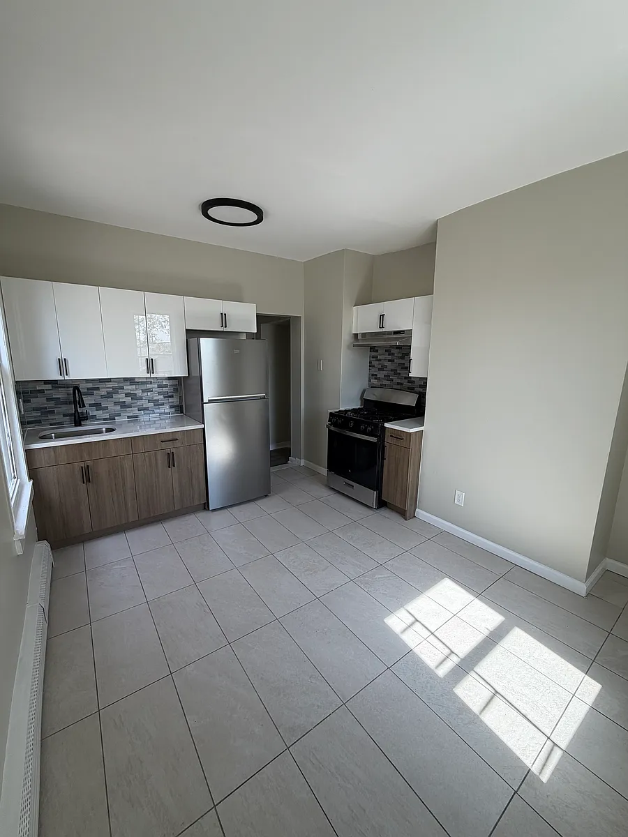 Building Photo - 137 Wilkinson Ave #3R