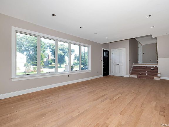 5th image of 58 Marion Dr
